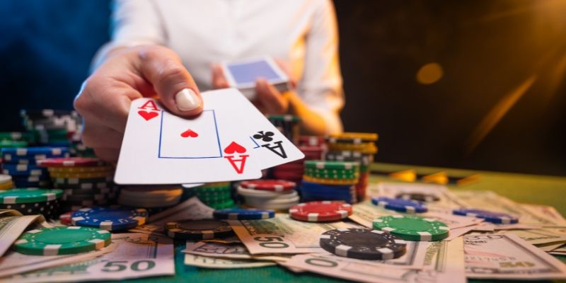 How is live casino different from online casino?